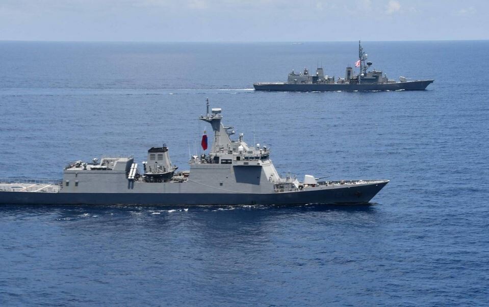 Японский эсминец впервые пересекает Тайваньский пролив