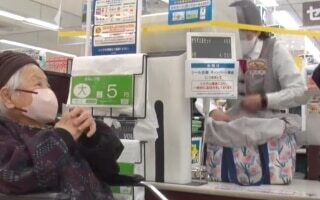 Супермаркет в Фукуоке внедряет медленную систему оплаты для снижения стресса