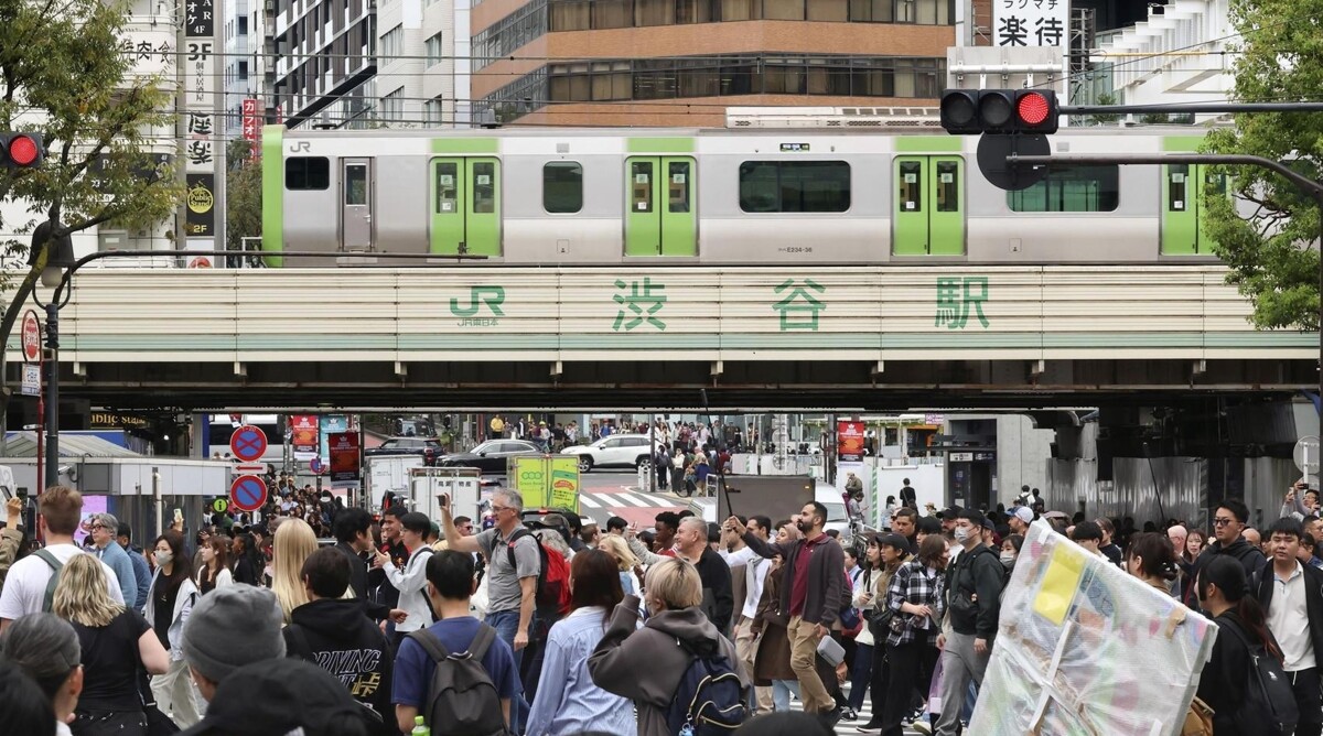 Tokyo Celebrates 100th Anniversary of Yamanote Line