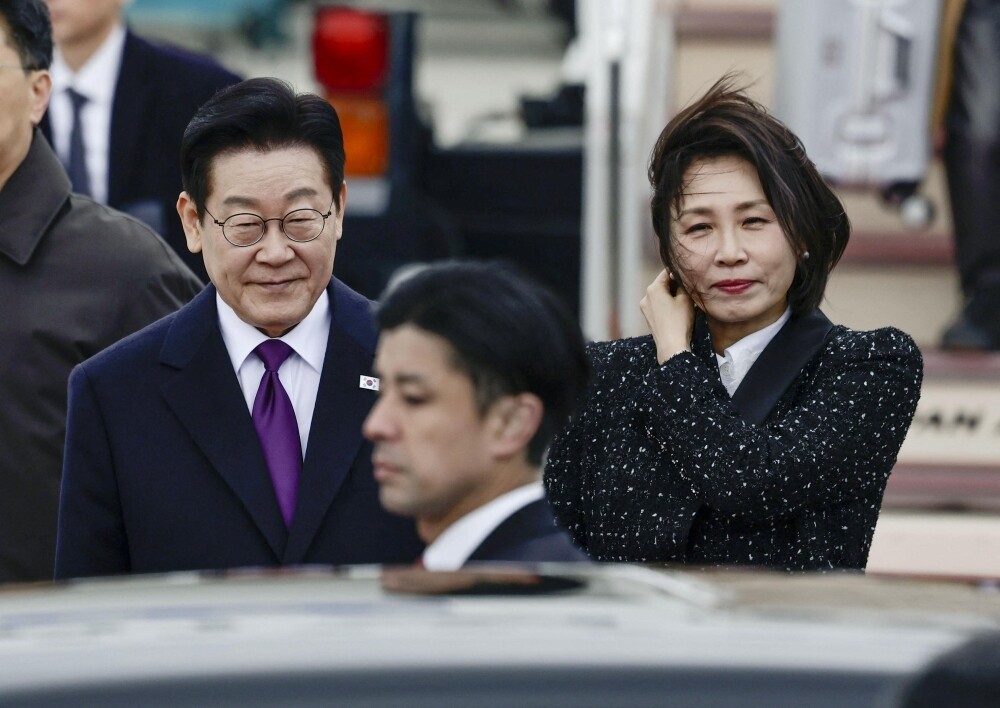 Japanese PM Meets South Korean President Amid China Tensions