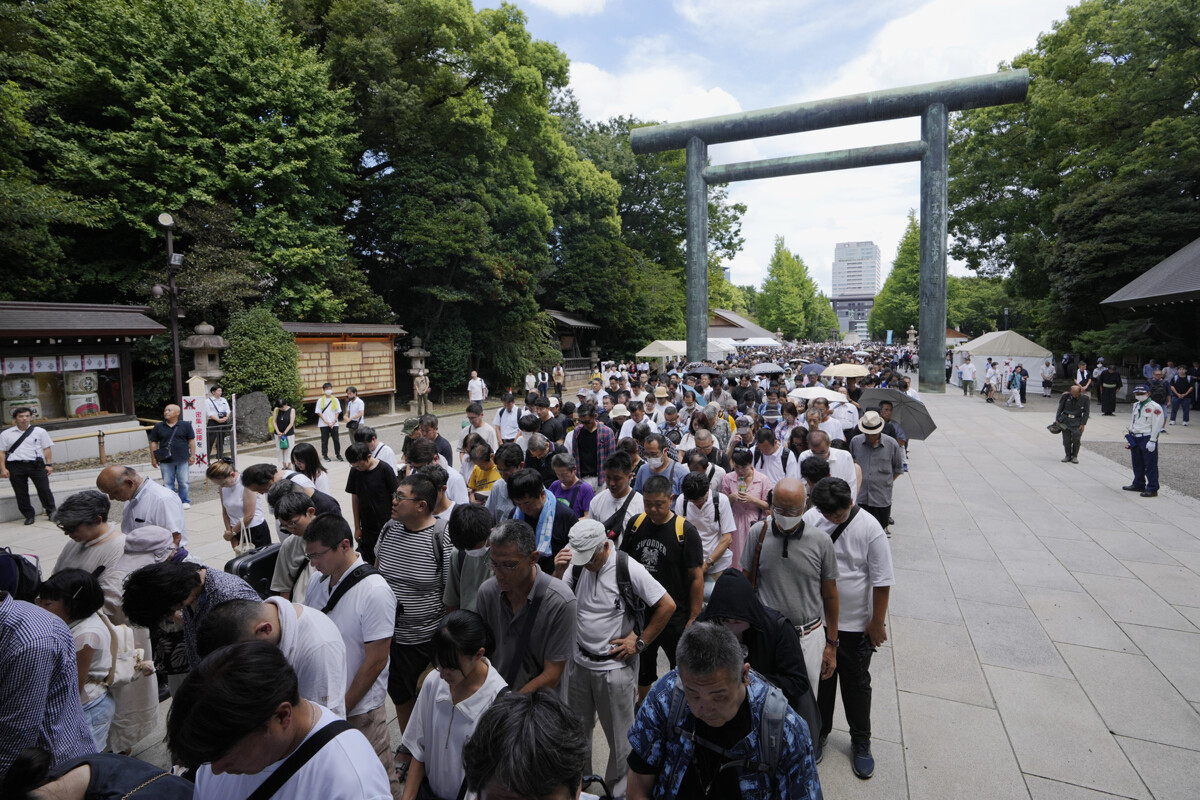 Серьезное предупреждение о землетрясении и предупреждение о урагане в Японии