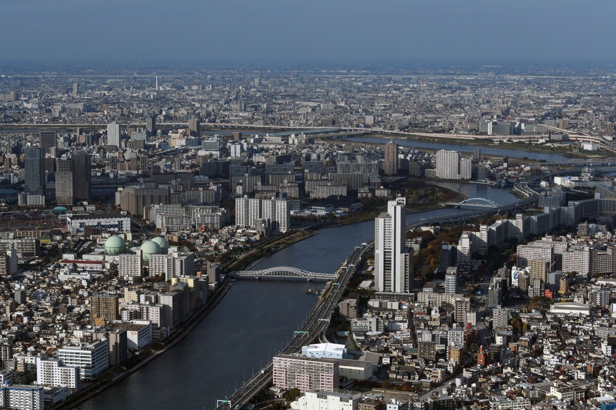 Japan's Economy Shrinks by 0.4%