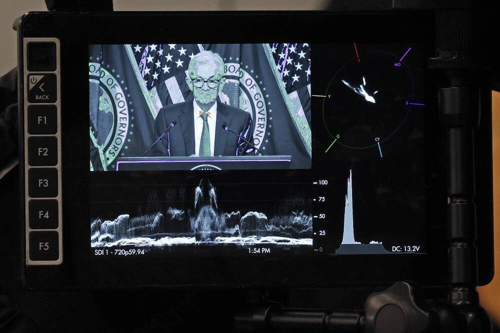 Акции в Японии колеблются из-за укрепления йены и разнонаправленной динамики на Уолл-стрит