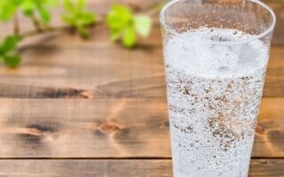 Исследование предполагает, что газированная вода может способствовать снижению веса