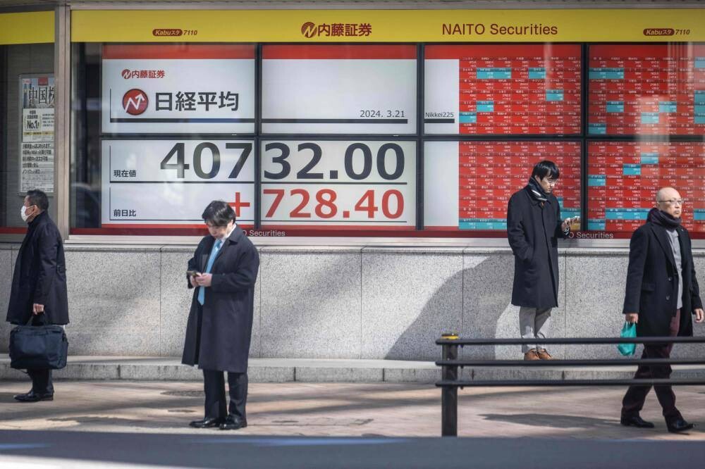 Japanese Nikkei Rises Amid Volatile Trading