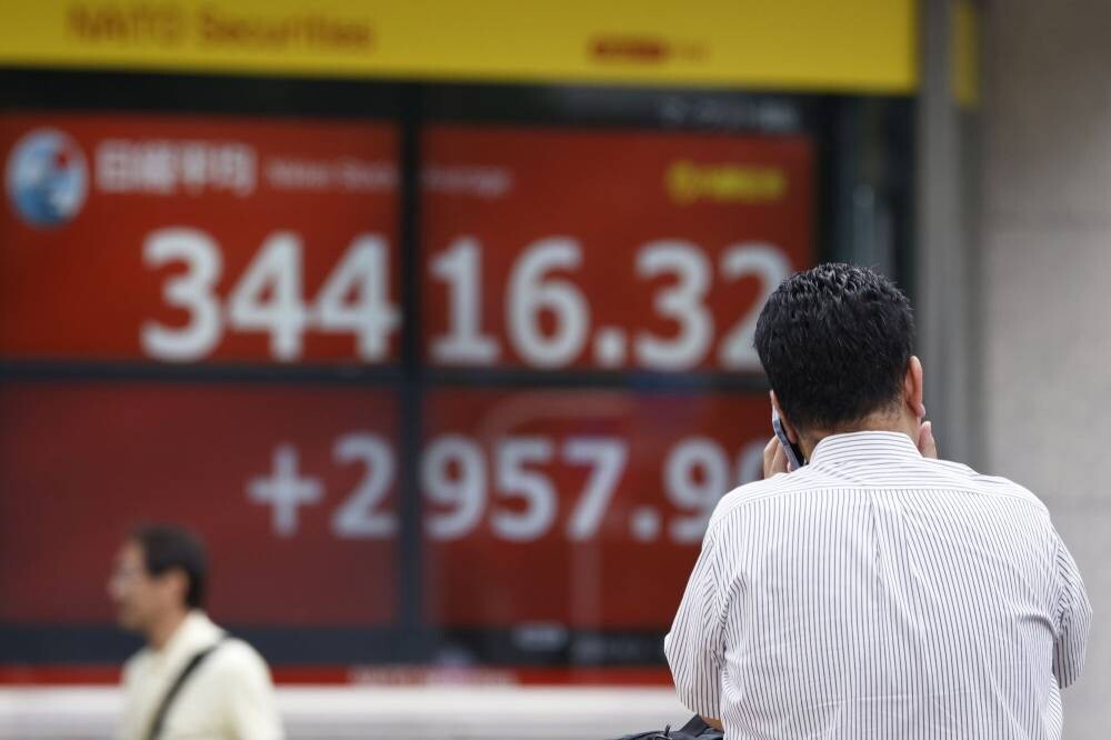 Индекс Никкей вырос на 10,23% в рекордном ежедневном росте