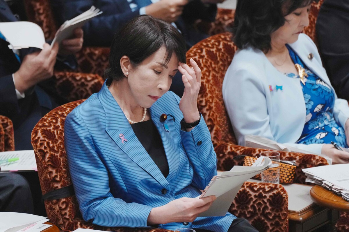 Yen Weakens Amid Japanese PM's Rate Hike Caution