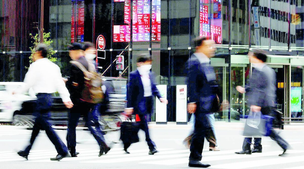 Индекс Никкей снизился ниже отметки в 38 000 пунктов из-за экономических опасений