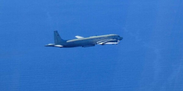 Русский военный самолет нарушает воздушное пространство Японии