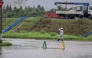 Токио готовится к тайфуну Амбил