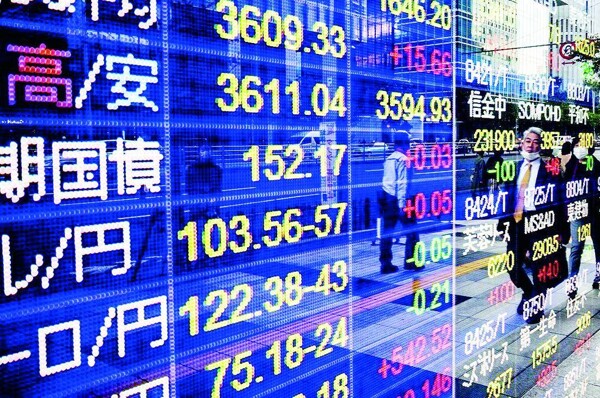 Nikkei Index Falls Amid Economic Concerns
