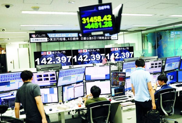 Japanese Market Pressured by SoftBank Stock Decline