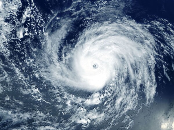 Тайфун 'Бипенка' приближается к острову Амами