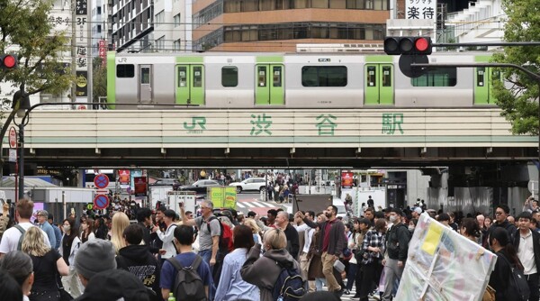 Tokyo Celebrates 100th Anniversary of Yamanote Line