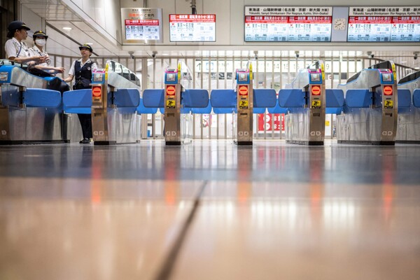 Тайфун Шан Шан нарушает транспортировку в Японии