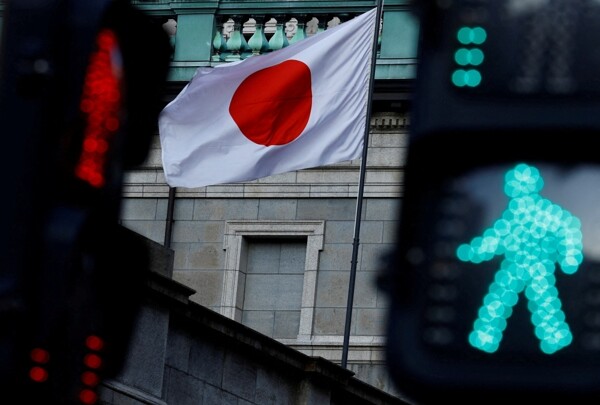 Bank of Japan Faces Tough Choice on Monetary Policy