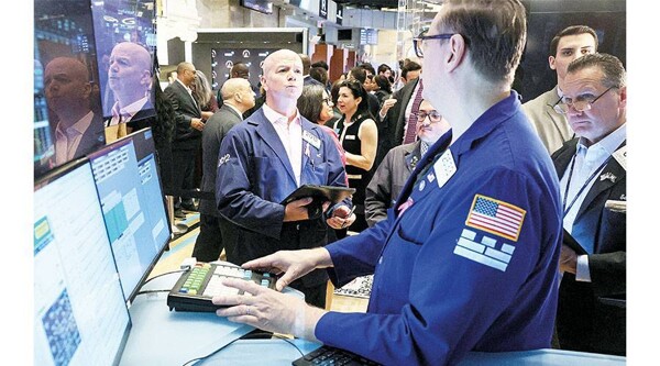 Японские акции снижаются из-за опасений о экономическом росте