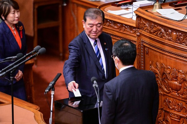 Японский индекс Никкей вырос на 2% после политических изменений