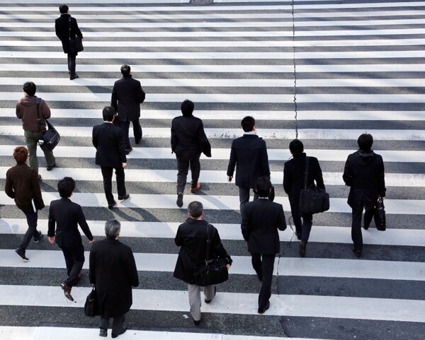 Япония продвигает четырехдневную рабочую неделю, сталкиваясь с проблемами