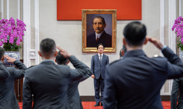 Japan and China continue their standoff over Taiwan